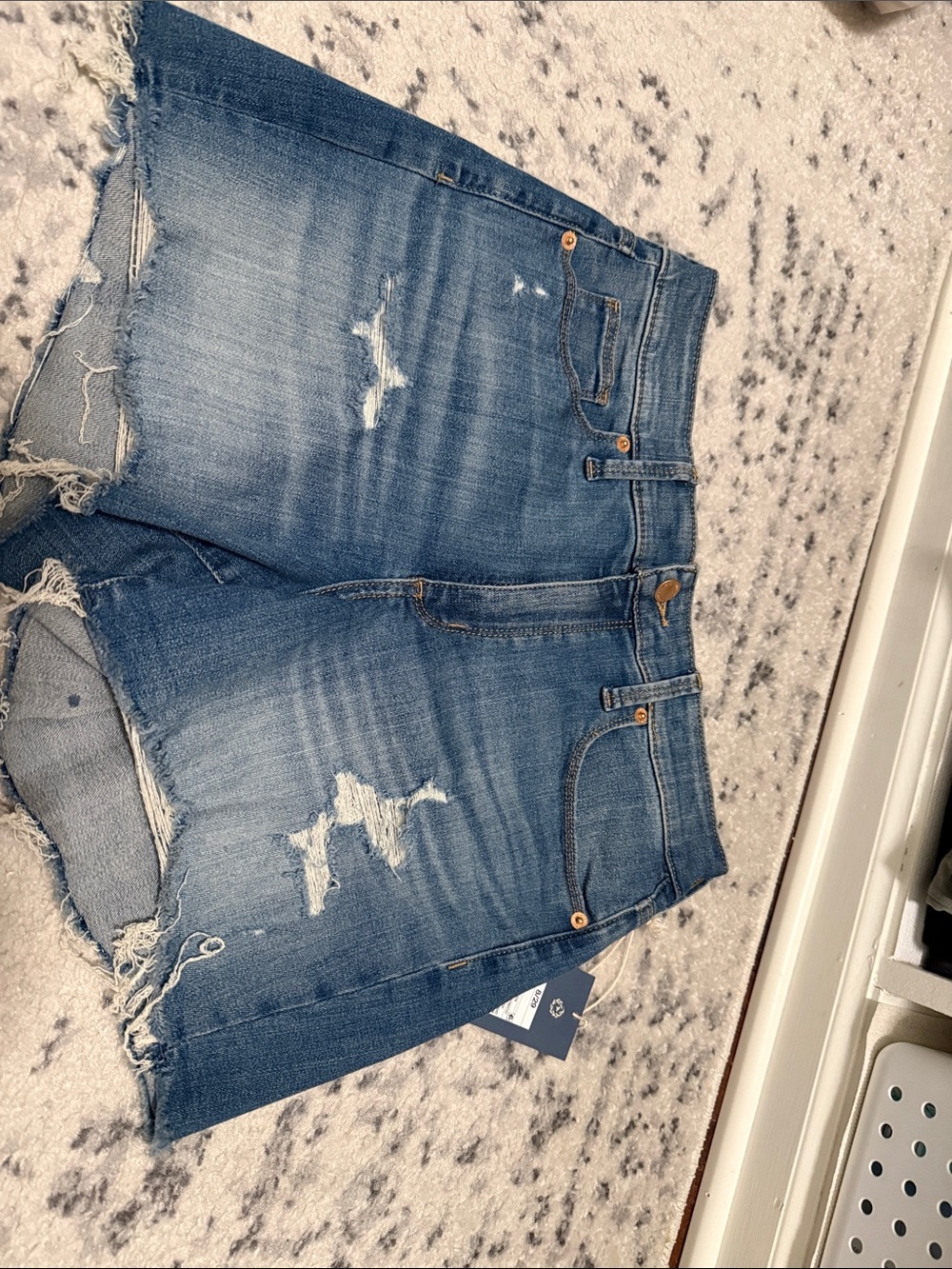 Universal Thread Medium Blue distressed Denim Shorts m. Size 8  4” inseam